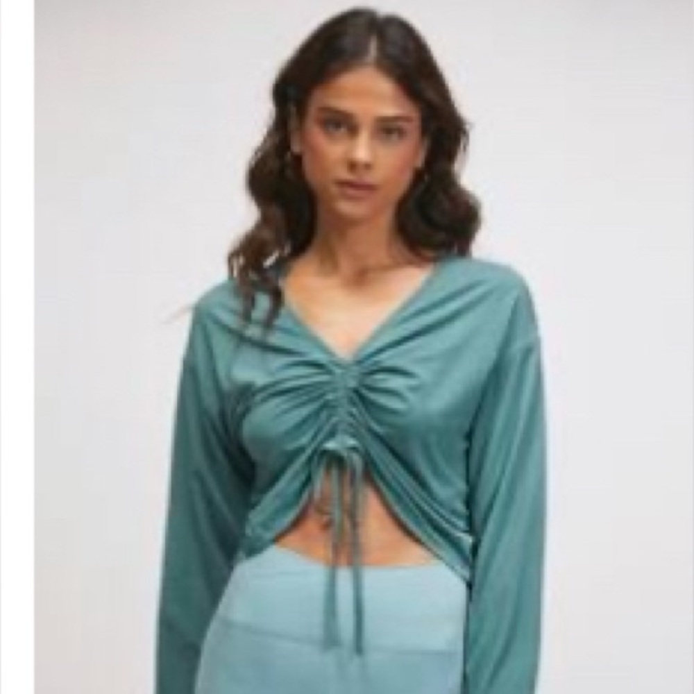 Glowmode ruched drawstring top